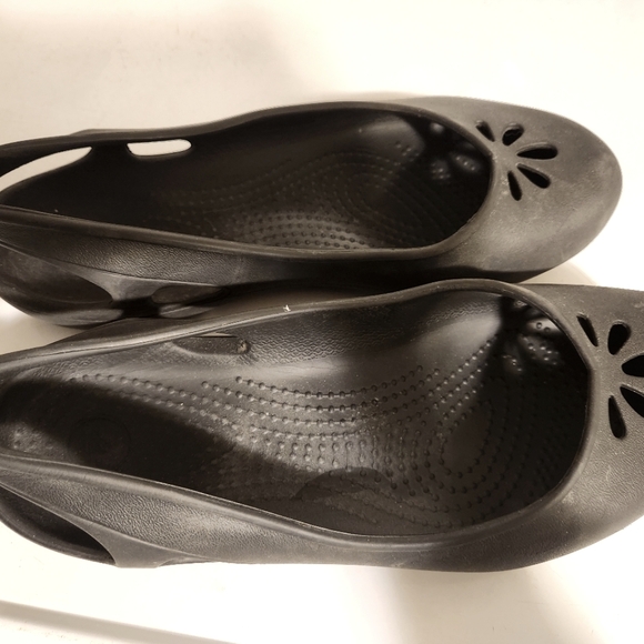 CROCS Flats - Picture 3 of 11